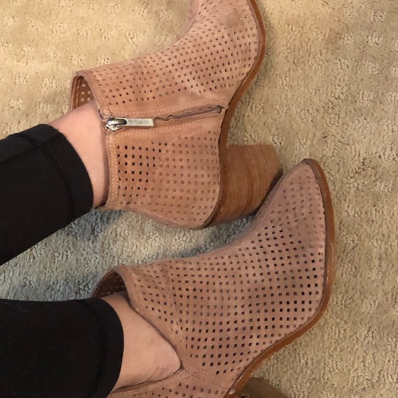 1.State blush booties - Picture 2 of 3